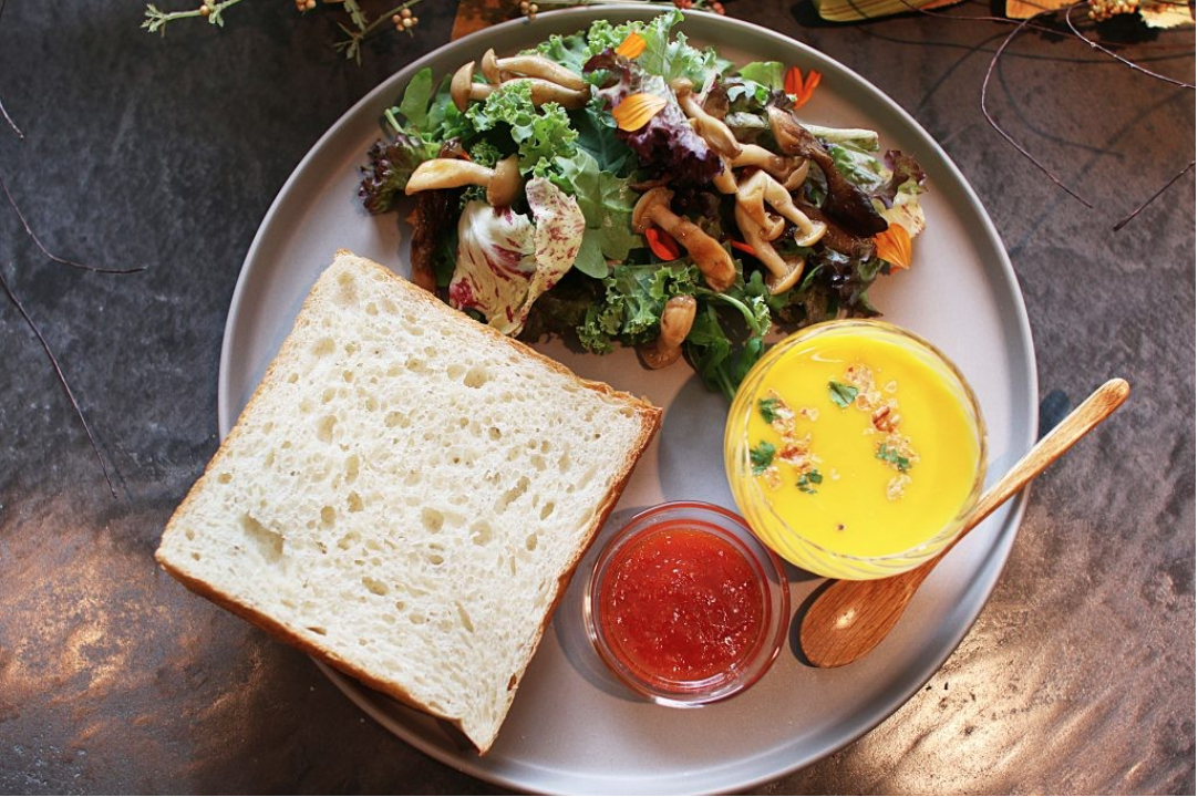 TREE homemade vegan raw bread lunch plate